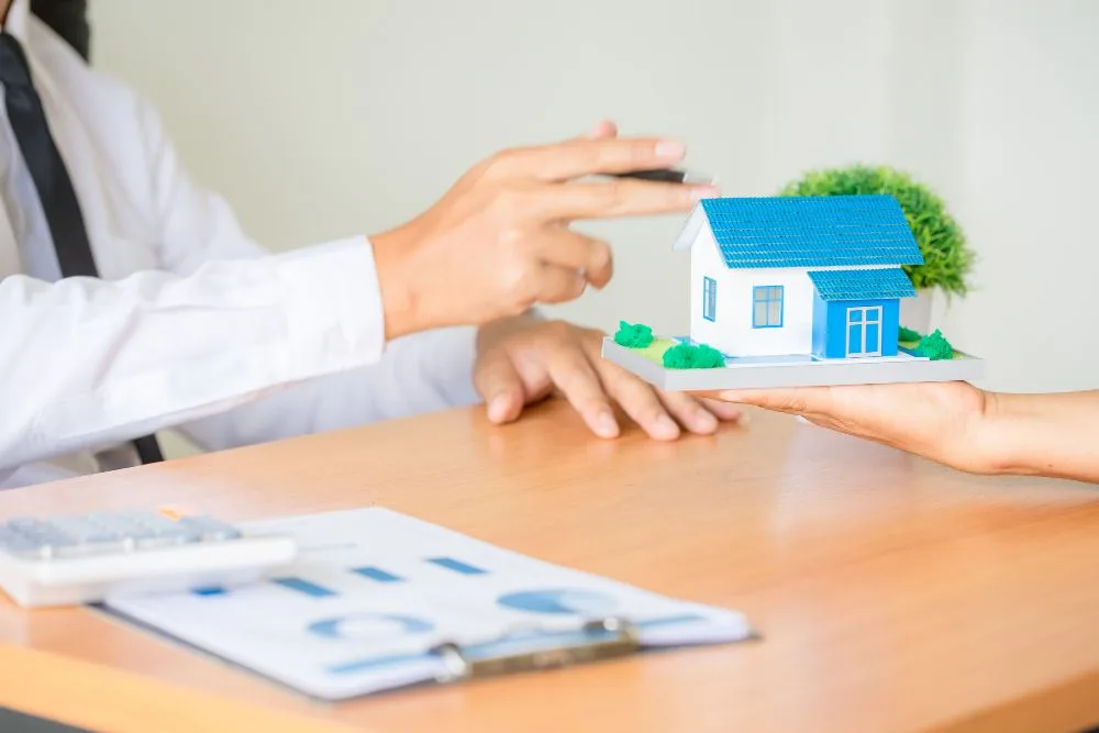 A negotiation between landlord and tenant over keys and unpaid rent